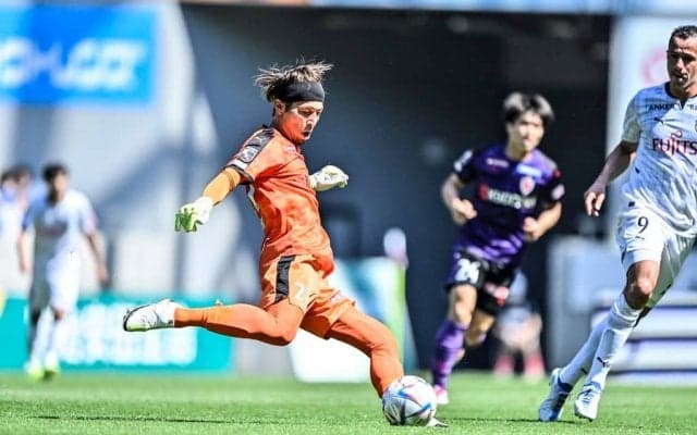 川崎GK上福元直人が、鬼木監督に感じた「外から見た印象との違い」。さらに、車屋紳太郎らとのゴルフからも感じさせるチーム理解への渇望【川崎・期待の新戦力(4)】