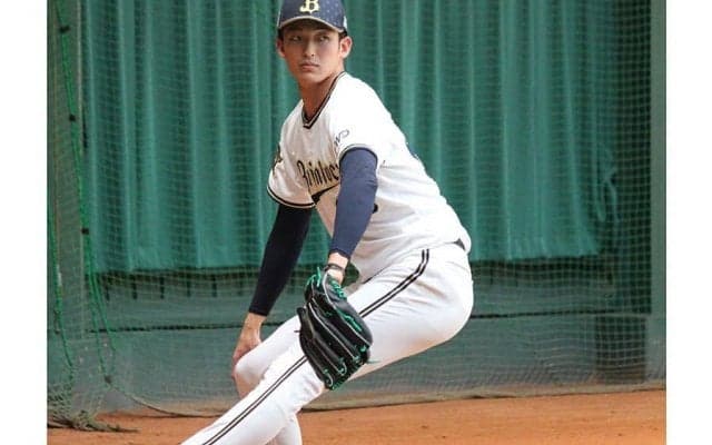 吹田の主婦の「足の長さにしか目がいかない」　衝撃の“9頭身投法”が「美しい」