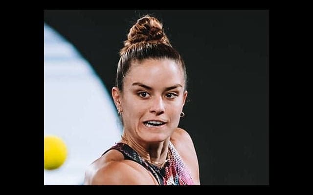 サッカリ 終盤苦戦も4強へ