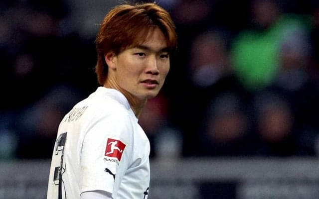 「激アツ」「これは泣く」8ゴールデビューの福田師王が板倉滉とついに対面！熱いハグ＆固い握手にファン歓喜「本当に嬉しそう」