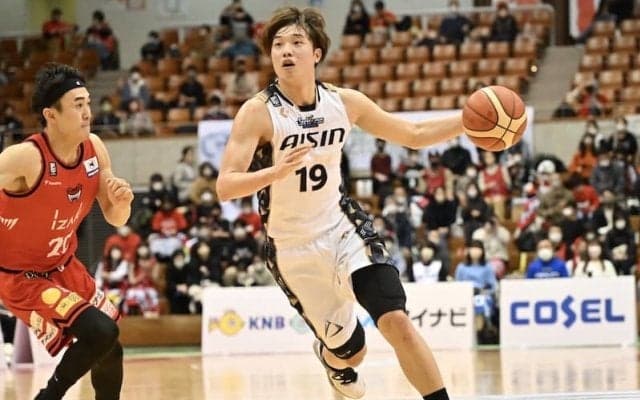 西田優大がハーフコート超えの決勝ブザービーターをヒット…三河が富山に劇的勝利