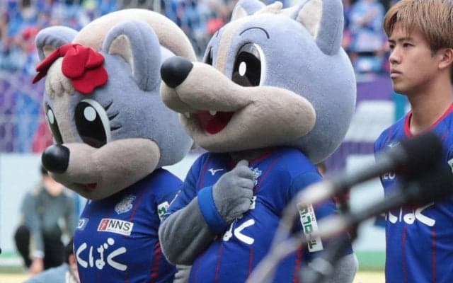 「両端かわええ」甲府のマスコット・ヴァンくん、推しうちわ手にJO1との記念写真公開「フォーレちゃんの彼氏みたい」