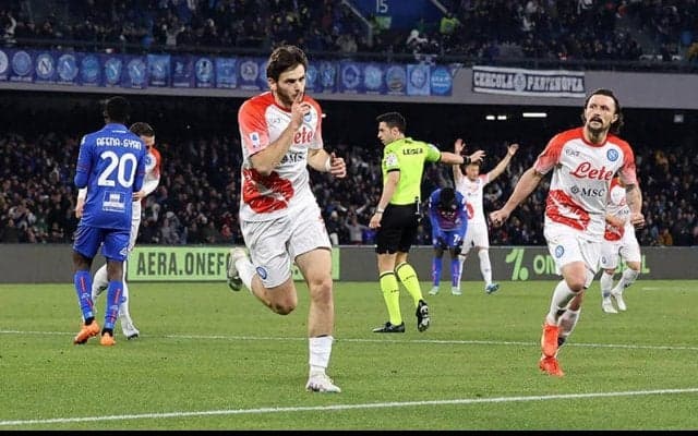 ナポリがコッパで敗れた最下位クレモネーゼに快勝リベンジ、クワラツヘリア&オシムヘンが2戦連発《セリエA》