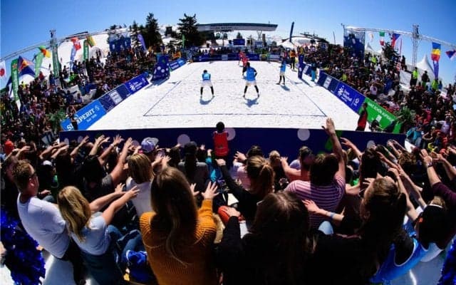 スノーバレーボールのエキシビションマッチを蔵王で開催