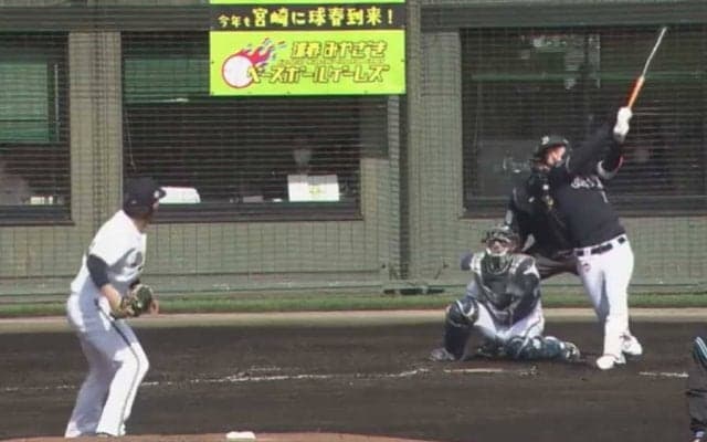 逆方向への一発は「ホンマにエグい」　侍J左腕が苦笑い…豪快技あり弾が「すごすぎ」