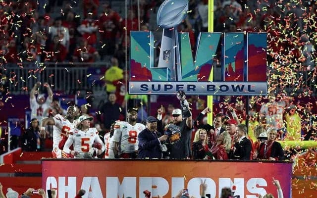 【NFL】第57回スーパーボウルMVPマホームズ、「クロックマネジメント」で10点差から劇的逆転勝利