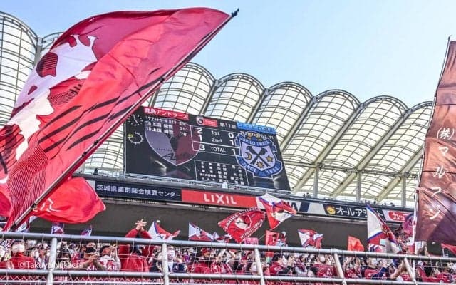 J屈指の名門・鹿島の「さすがすぎる準備と対応」【雨以上に困難な「五里霧中」なサッカーの物語】(1)