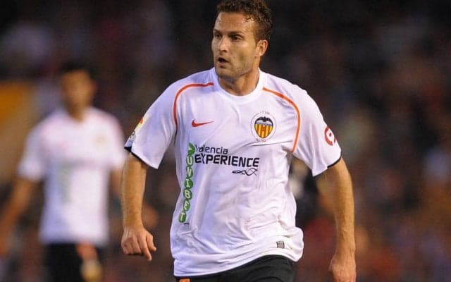 低迷バレンシアがクラブのレジェンド、ルベン・バラハ氏を新監督に招へい