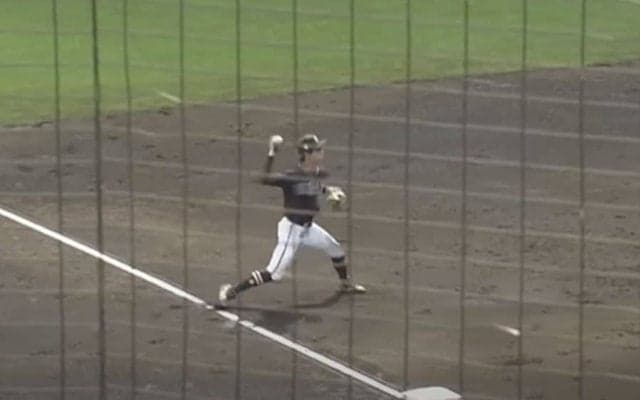 三塁線から“バズーカ発動”　育成の爆肩が「守備で食っていける」「隠し球見つけた」