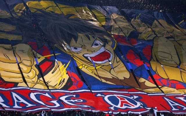 「日本の文化すごい」PSGの観客席に超巨大な麦わらのルフィが出現！バイエルンを粉砕する演出に驚きの声「こうなってたのか」