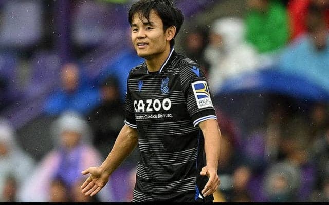 久保建英の圧巻ゴールをハグで祝った親友トゥリエンテス、試合前のチームバスでもあった仲良しシーン