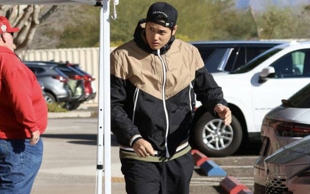 【MLB】大谷翔平、米6年目のキャンプイン　ラフな格好で施設入り、初日からブルペン入りへ