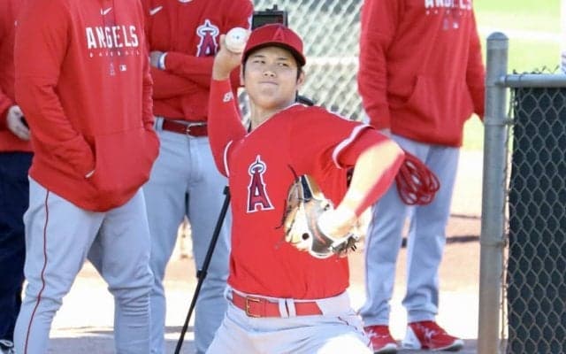 【MLB】大谷翔平、キャンプ初日から全力ブルペン37球　米記者は興奮「グレート」「シャープ」