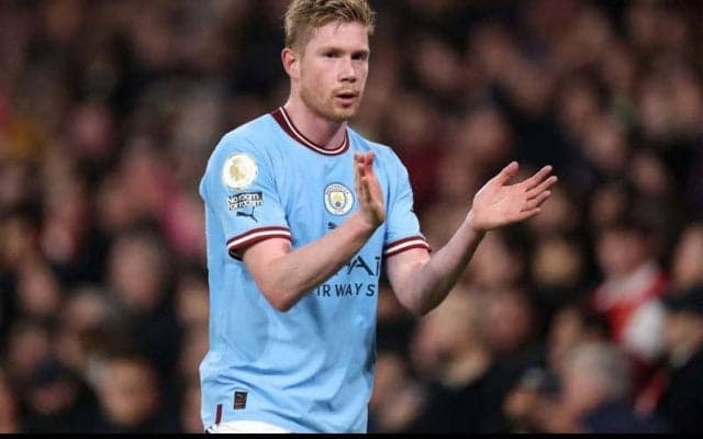 「格が違う」デ・ブライネの勝者の余裕がスゴイ…敵地の観客に洗礼受けるもウインクでお返し！「かっこよすぎ」