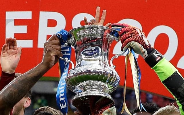 三笘所属ブライトンらが勝ち残り、FAカップ公式から足元の写真問題「この選手を特定できる？」