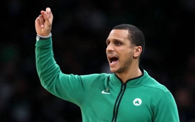 今季セルティックスの暫定HCとして迎えたジョー・マズーラが正式にHCへ昇格