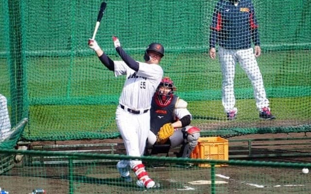 侍・村上宗隆はいきなり11発　特大バックスクリーン弾…打席に立っただけで場内拍手