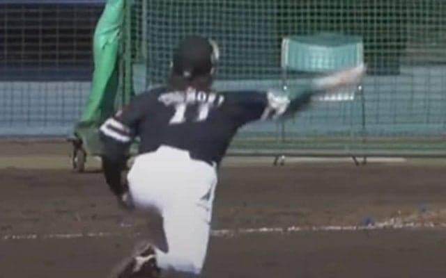 「どえらい落ち方」　サイドから急速落下…助っ人も驚愕の“魔球”が「エグい」