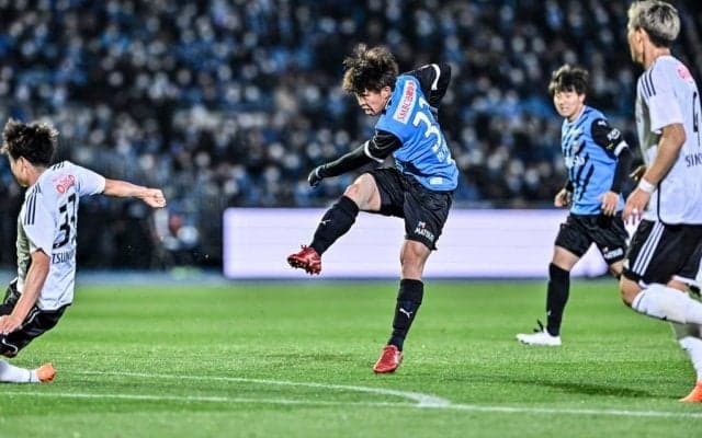 「腰のひねりえぐい」「上田綺世を彷彿」川崎22歳FWが見せた「キャノンシュート」が絶賛！ 横浜FM戦で見せたプレーに「将来ヨーロッパで活躍してそうなボールタッチ」の声