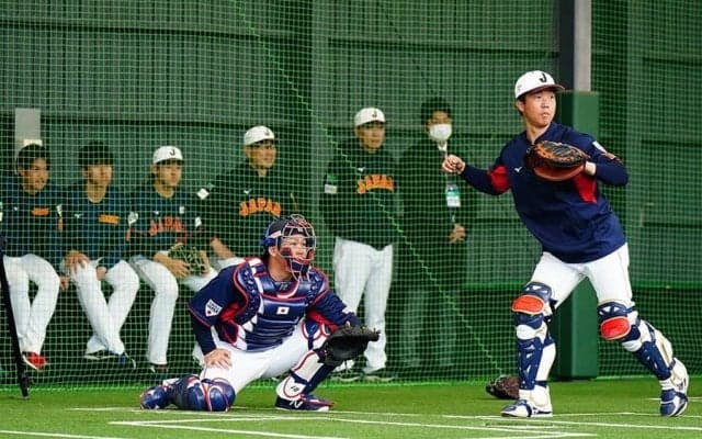 スター8人が整列で“見学”…まるで「校外学習」　憧れの人に釘付け「野球少年みたい」