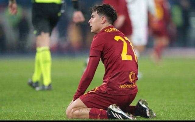 足を引きずってハーフタイムに交代したディバラ、ケガはなしもヴェローナ戦は欠場か