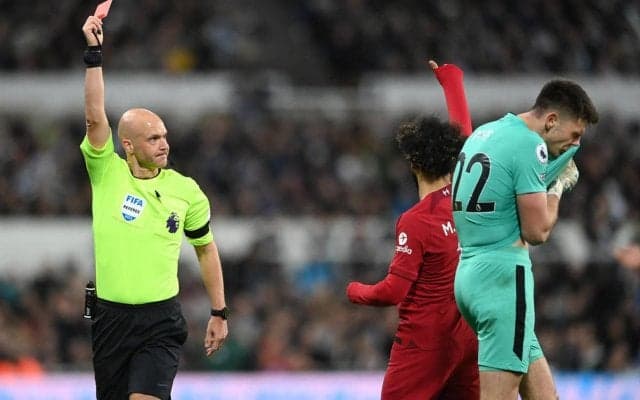 「何の罠だ…」衝撃の瞬間！ ニューカッスル守護神の衝撃PA外ハンドにファン騒然「何を考えていたのか…」