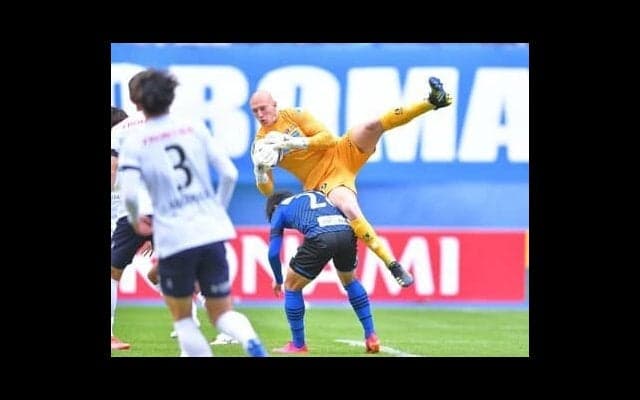 中村俊輔は「チェスの名手のよう」。GKブローダーセンが語った思い出「ボールを止めたことよりも、ネットから取り出すことのほうが多かった」