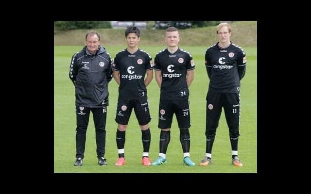 横浜FCのGKブローダーセンが語るドイツサッカー。オリバー・カーンへの憧れと故郷の特別なクラブ、ザンクトパウリのこと