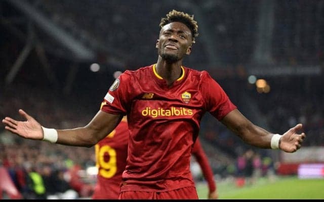 目のケガで交代のエイブラハム、自身のSNSで無事報告「僕は大丈夫だ」