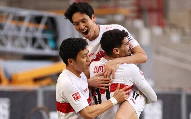 シュツットガルトに4人目の日本人選手！？リーグ戦3ヵ月ぶり勝利後の集合写真が反響「まさかの2枚目！」