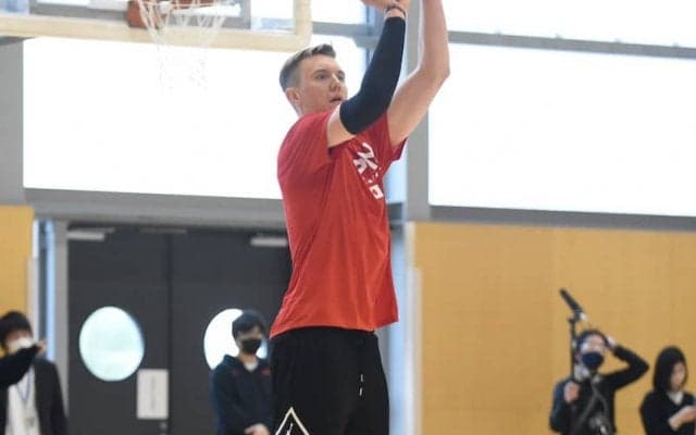 自身初の代表活動に臨むホーキンソン…帰化選手として「感謝を込めて一生懸命やっていきたい」