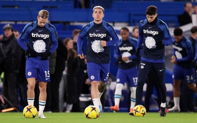 主将しか声は出さずダラダラ歩く選手も…500億円超補強も10戦1勝の泥沼にはまるチェルシーの選手入場が話題「空気おも」「そら勝てん」