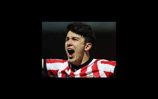 ハグとキスで相手選手を止める！カウンターを阻止した斬新ファウルが話題沸騰「怒るよりも笑っちゃう」「こんなの初めて見た」