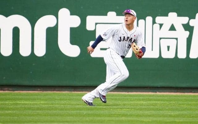 左翼・岡本和真は「全く問題ない」　正確送球に栗山監督は満足げ「意識すごく高い」