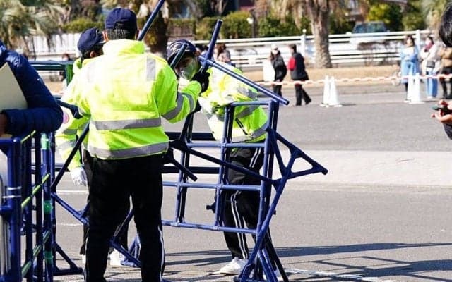 栗山監督が急遽サイン中止　侍キャンプで連日の柵破壊…突貫工事で警備強化も実らず