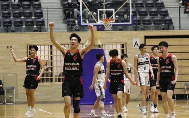 準決勝、決勝ともに好スタートを切った東山が近畿新人大会の頂点に