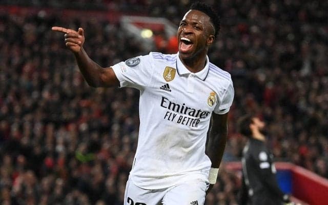 「理不尽」「圧倒的な個の力」相手に囲まれても関係ないヴィニシウスの強烈シュートにファンも驚き「少しでも隙与えたら失点」