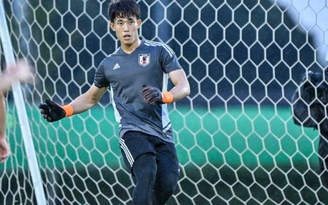 「めちゃくちゃ似合う！」G大阪GK谷晃生が「プーマの日本限定スカジャン」着用写真を公開！ 特製刺繍が入った、ブランドの75周年記念モデル