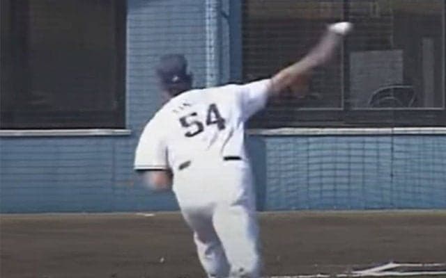 独特フォームからの“パワフル直球”が「マジ重そう」　巨漢助っ人の剛球に溢れる期待感