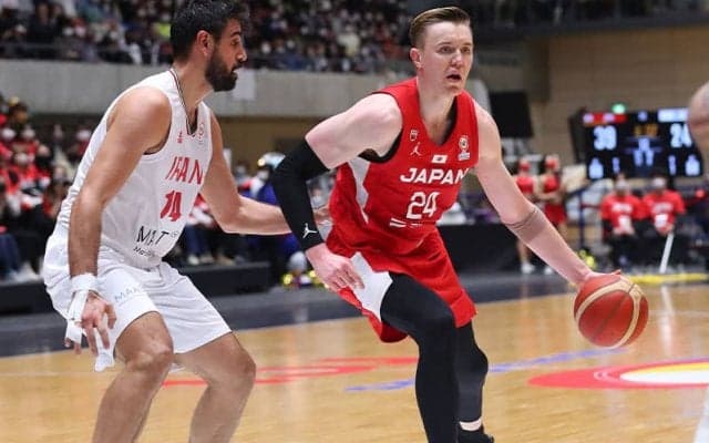 日本、格上イランに快勝で予選6勝目…ホーキンソン＆“現役大学生”金近廉が鮮烈デビュー