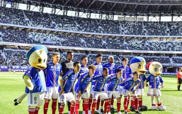 「帰ってきた感があって最高」横浜FMの日産スタジアムでの練習公開で、サポーターは「階段の登り方」に注目！「個性があって面白い」と、それぞれの行動に熱視線