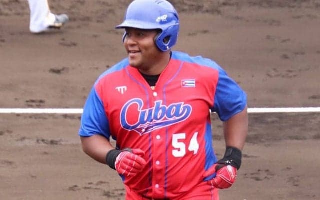 “敵選手”なのに応援歌…粋な計らいが「泣ける」　異例のサプライズに「鳥肌たった」