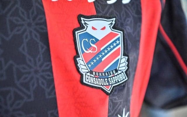 「めっちゃ癒された」J1札幌の誕生日祝福の光景が「雰囲気がすき!!!」とファン絶賛！ 28歳になった韓国代表FWにサプライズケーキ