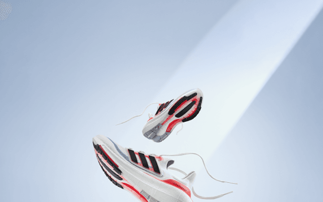 アディダスからシリーズ最軽量「ウルトラブースト ライト」が登場