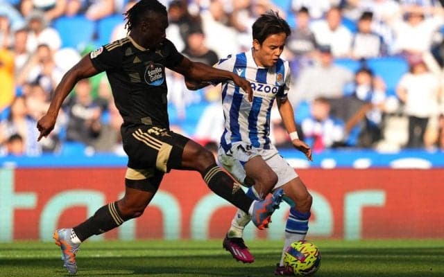 「久保くん応援⁉︎」若手女優がソシエダ本拠地で久保建英の試合観戦！ ユニフォーム姿が話題に「かわいすぎる」「全部の表情がかわいい」