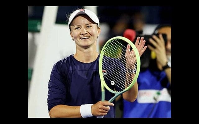 全豪女王に逆転勝ちで4強へ