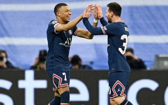 不仲説を払拭する笑顔！ムバッペが練習中にあったメッシとのおふざけシーンを公開