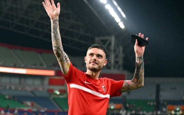 「恋人になろうと言ってくれてから14年が経ちました」浦和モーベルグと妻が交際記念日を祝福「今は私の夫であり、子供たちの父親」