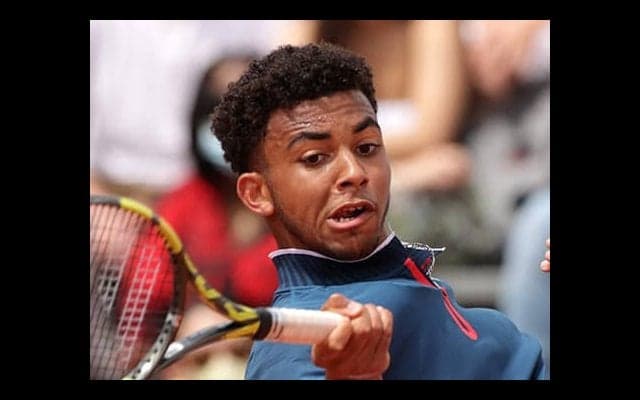  18歳フィスがワウリンカ撃破で4強 