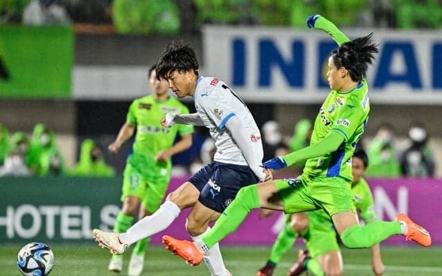 「何これ…ウイイレでもやってるの？」横浜FW小川航基が「開始12秒での早すぎゴール」決めた！ 「はっやw」「凄すぎ」と驚きの声続出の雨の電光石火弾